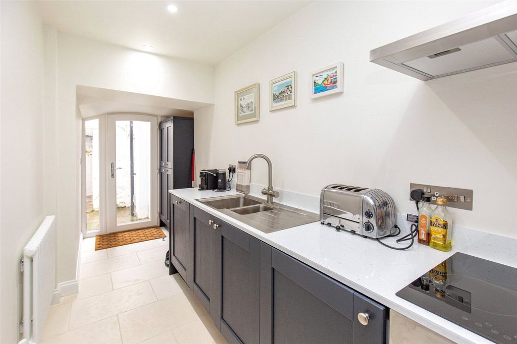 Property photo 2 of 23 Picture No. 35