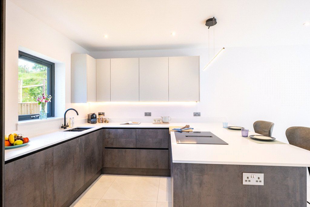 Property photo 2 of 12 Kitchen