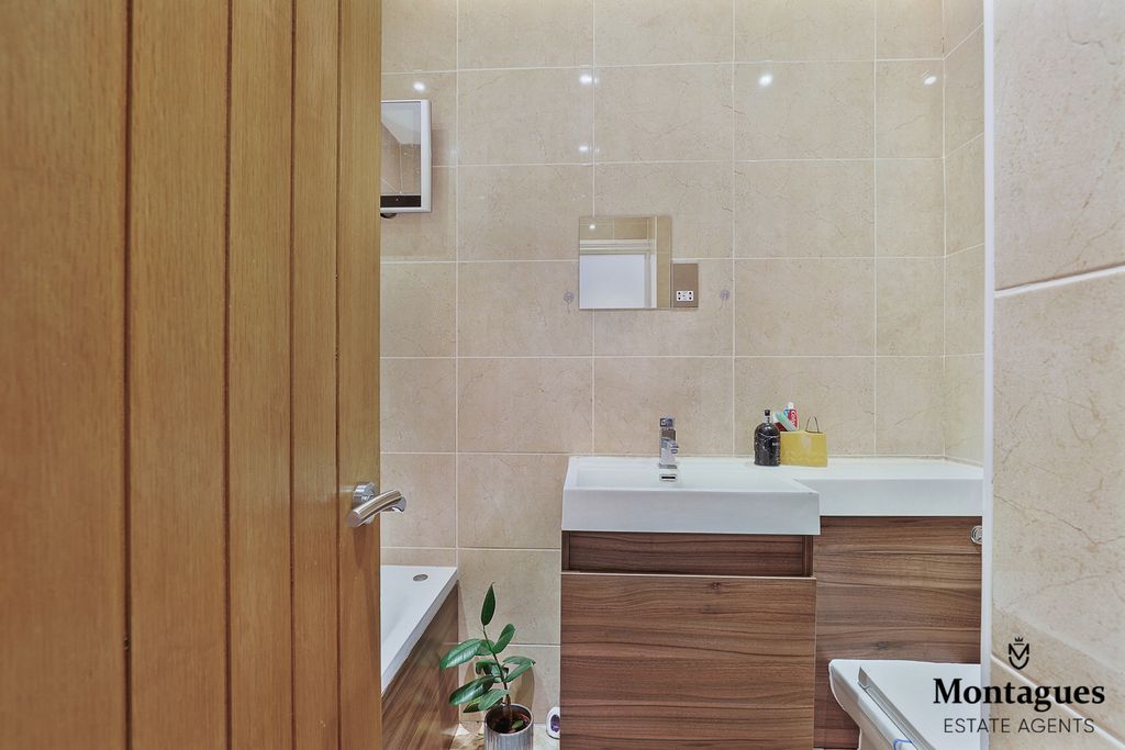 Additional image 17 of 2 bed flat for saleHemnall Street, Epping CM16