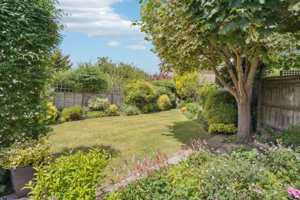 Property photo 2 of 20