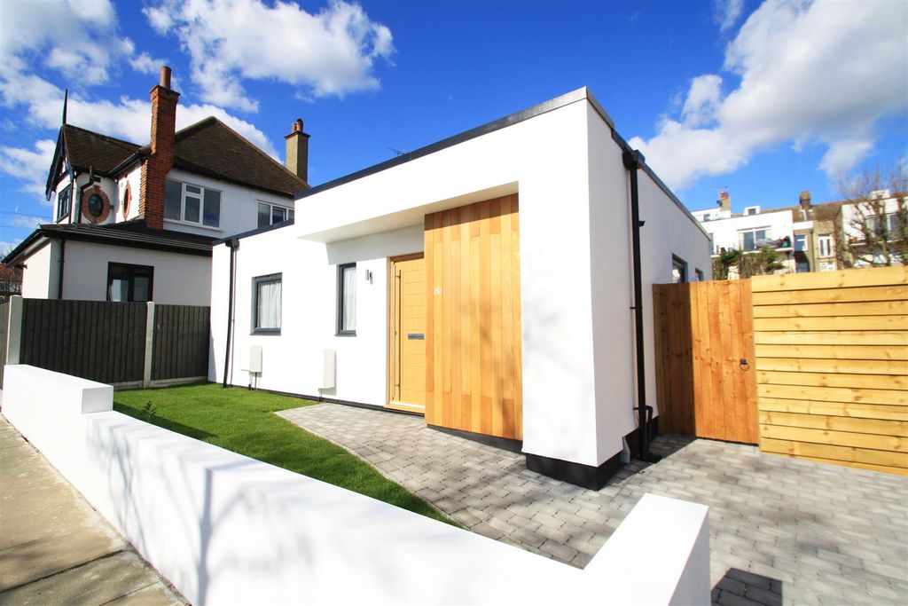 Property photo 1 of 7 Front.Jpg