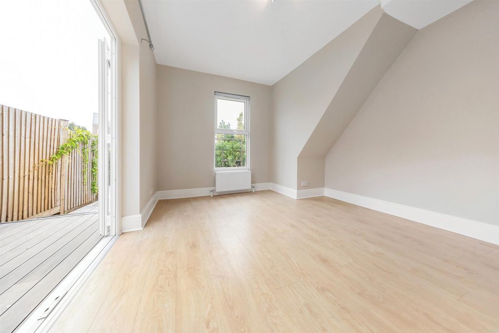 Property photo 2 of 17 04162_00250665.Jpg