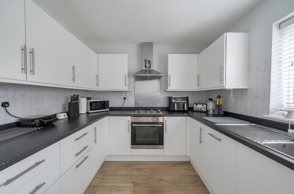 Property photo 3 of 19 1448666-15-6A031d...