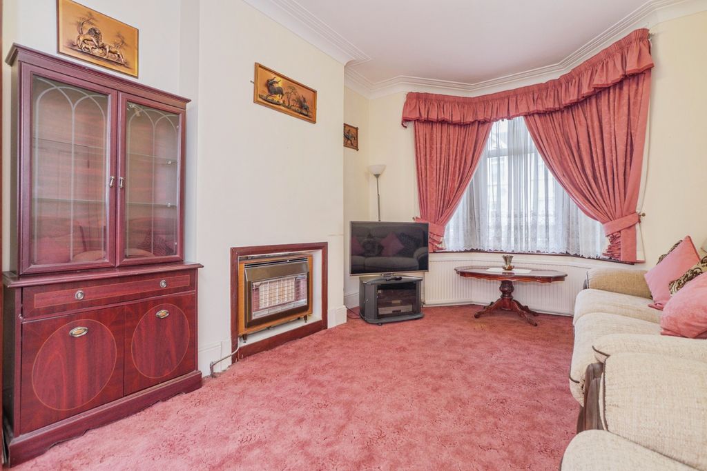 Property photo 3 of 18