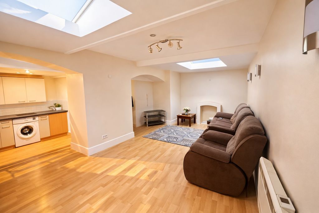 Property photo 3 of 10 Photo 3