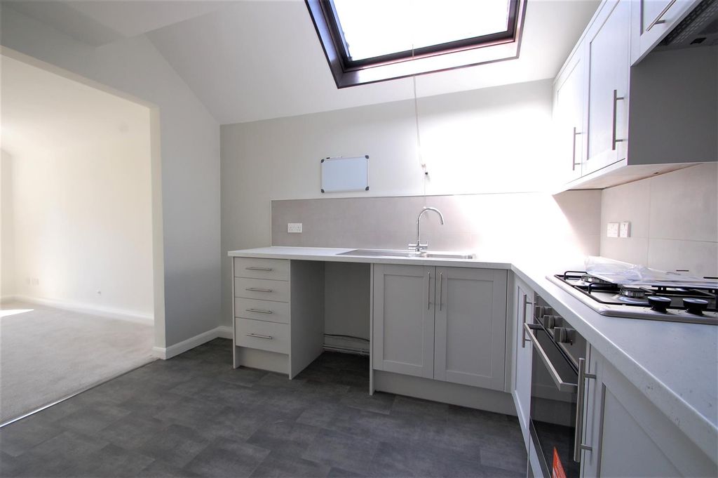 Property photo 3 of 7 Kitchen