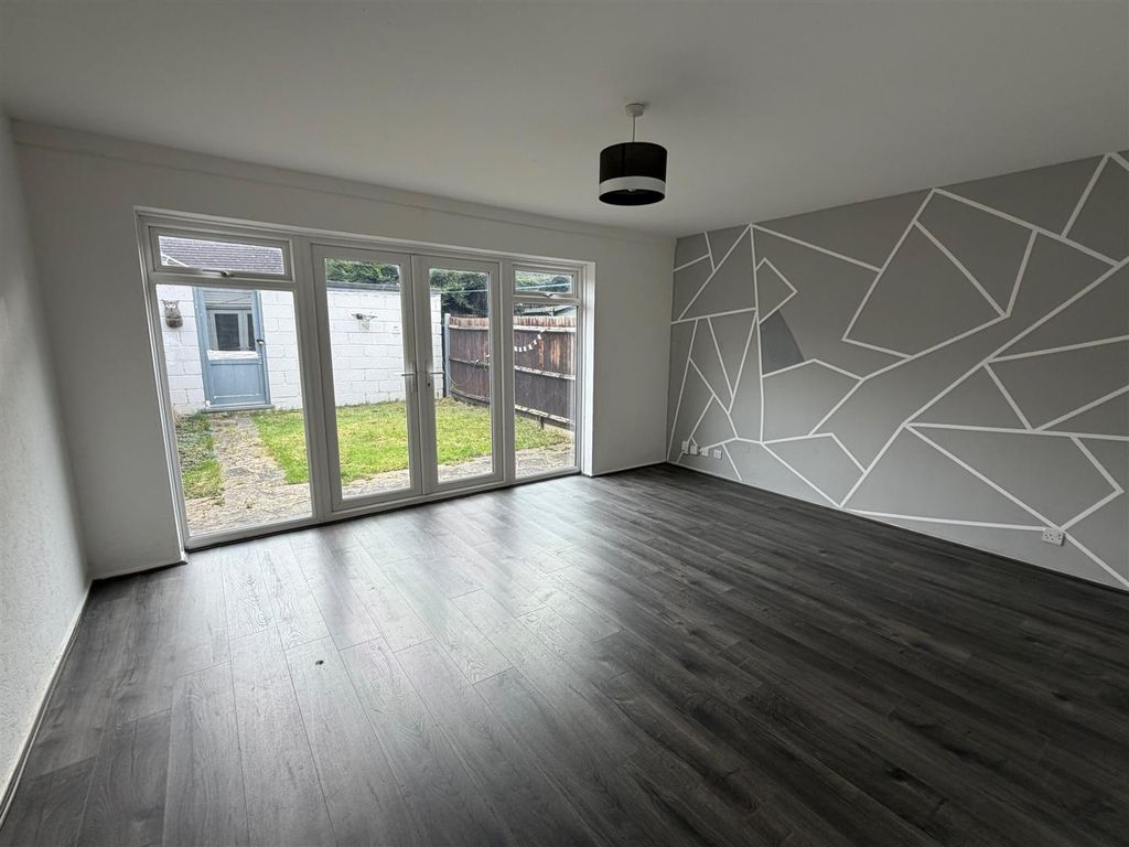 Property photo 2 of 11 8.Jpg