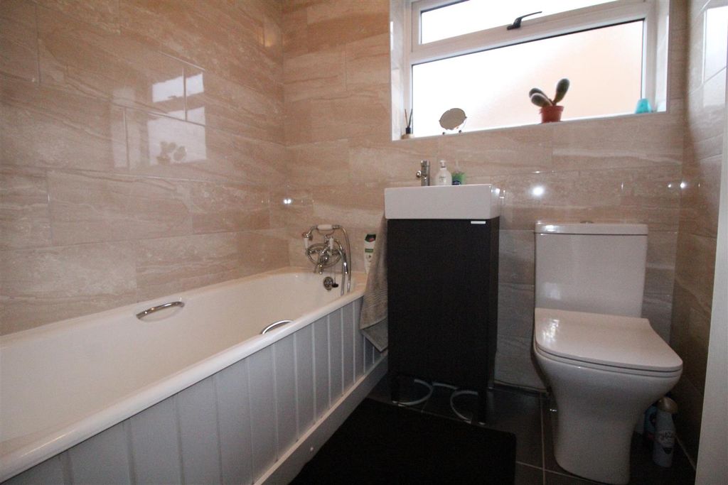 Additional image 7 of 2 bed semi-detached bungalow for saleHarewood Avenue, Heckmondwike WF16