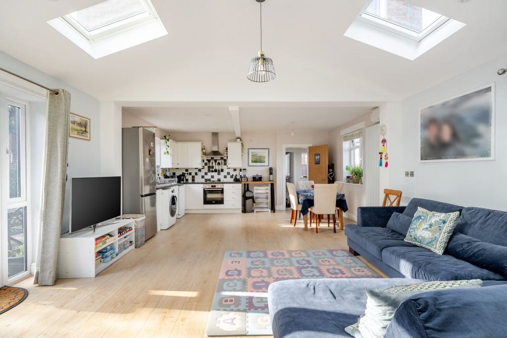 Property photo 2 of 11