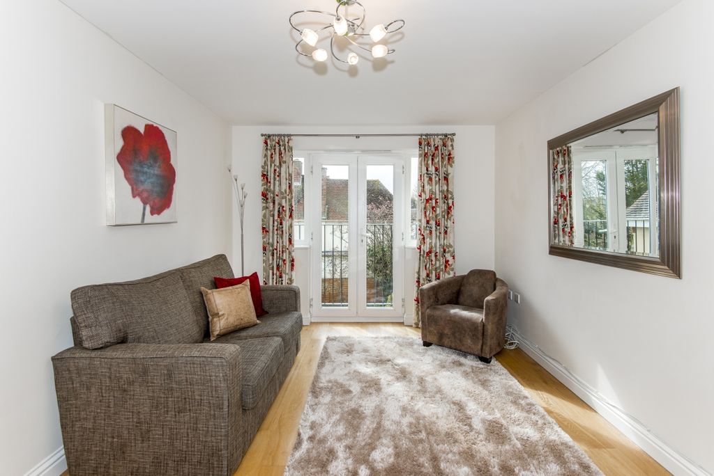 Property photo 3 of 8 Livingroom1