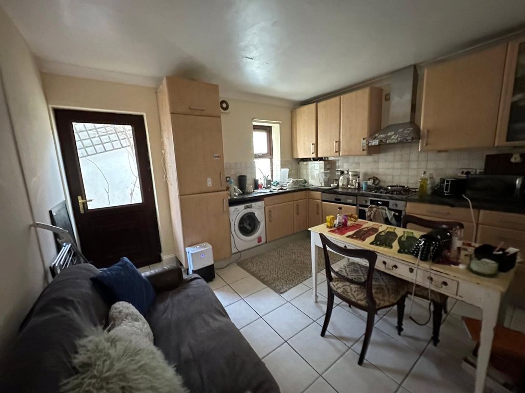 Property photo 2 of 15 Picture No. 27