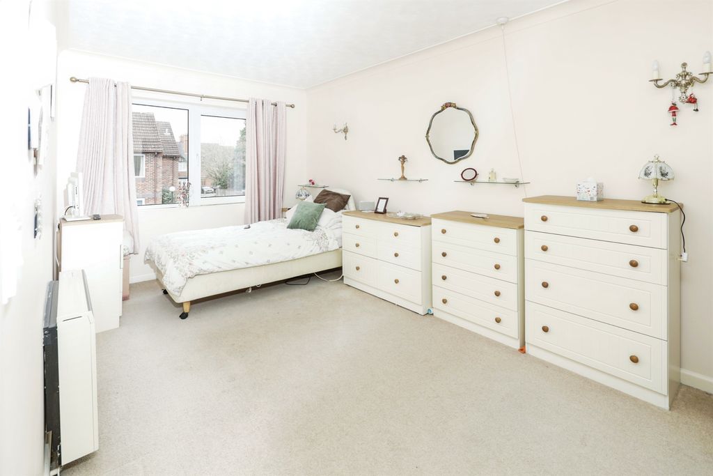 Property photo 2 of 18