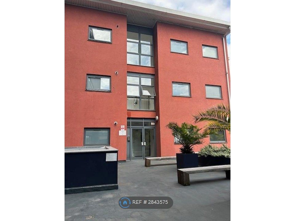 Property photo 2 of 8 Courtyard