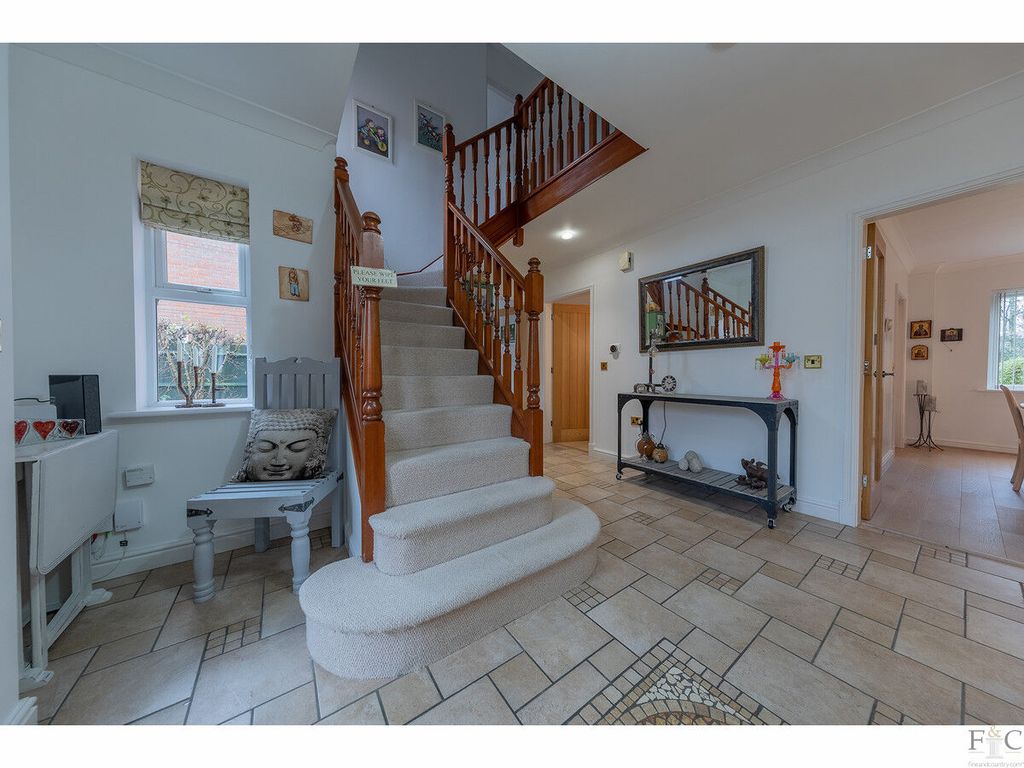 Property photo 1 of 28