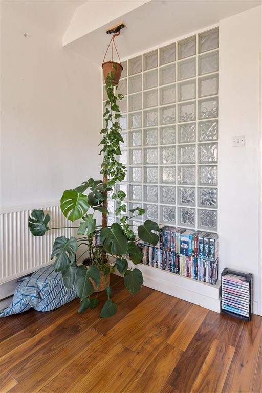 Property photo 3 of 45 Daubeney Road, E5