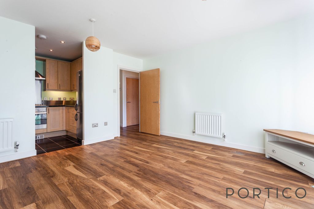 Property photo 3 of 9 Lounge (2)