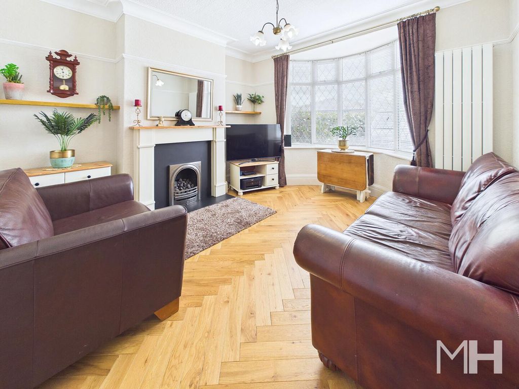 Property photo 2 of 17 Living Room