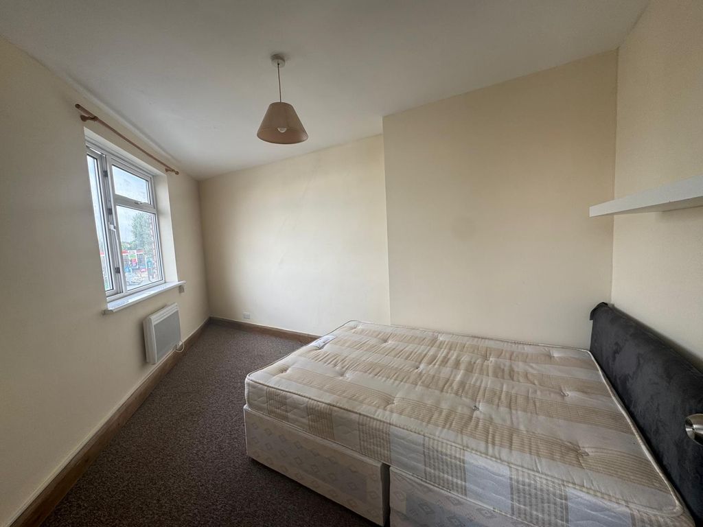 Property photo 1 of 7 One Bedroom First Floor Flat Ideal For Working Couple- £1300