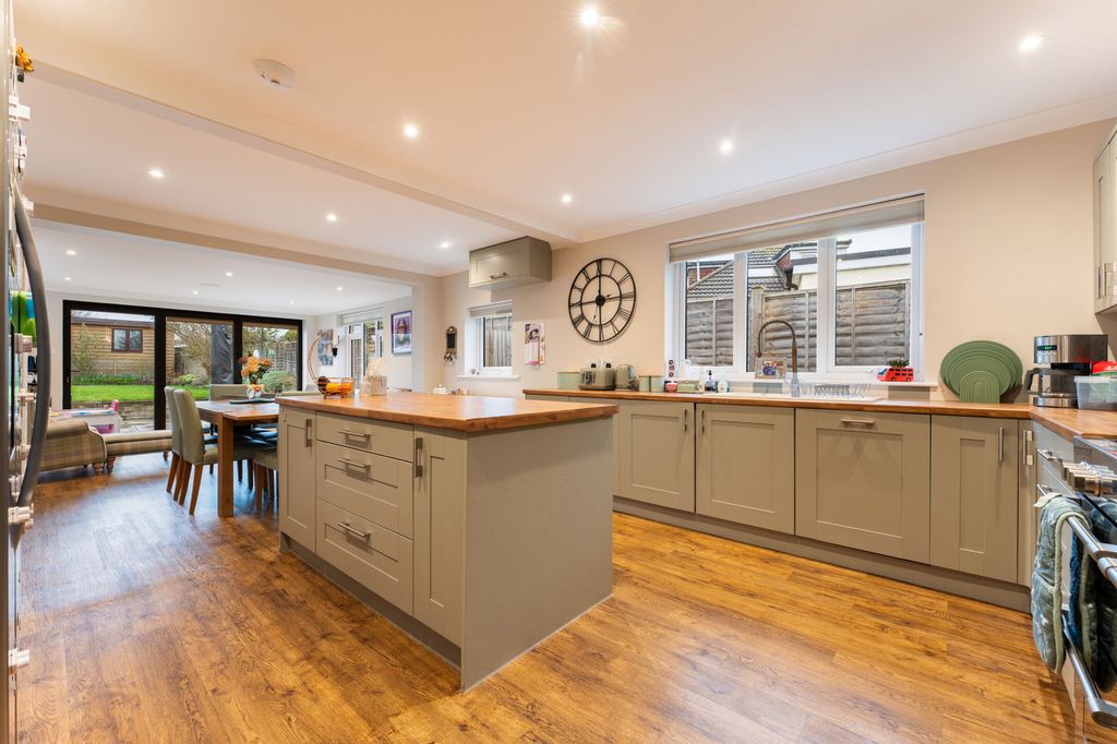 Property photo 2 of 20