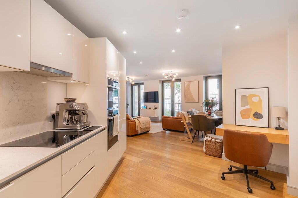 Property photo 3 of 27 0F1Hre - Reception H.Jpg
