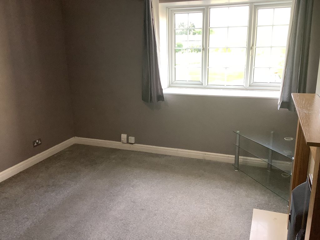 Property photo 3 of 15 Lounge