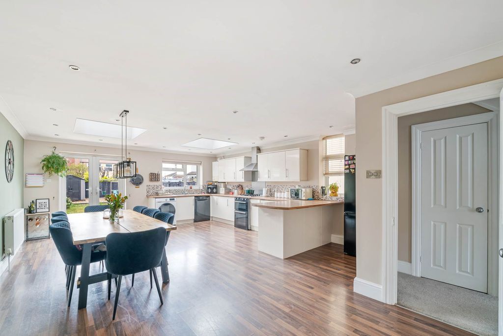 Property photo 3 of 17