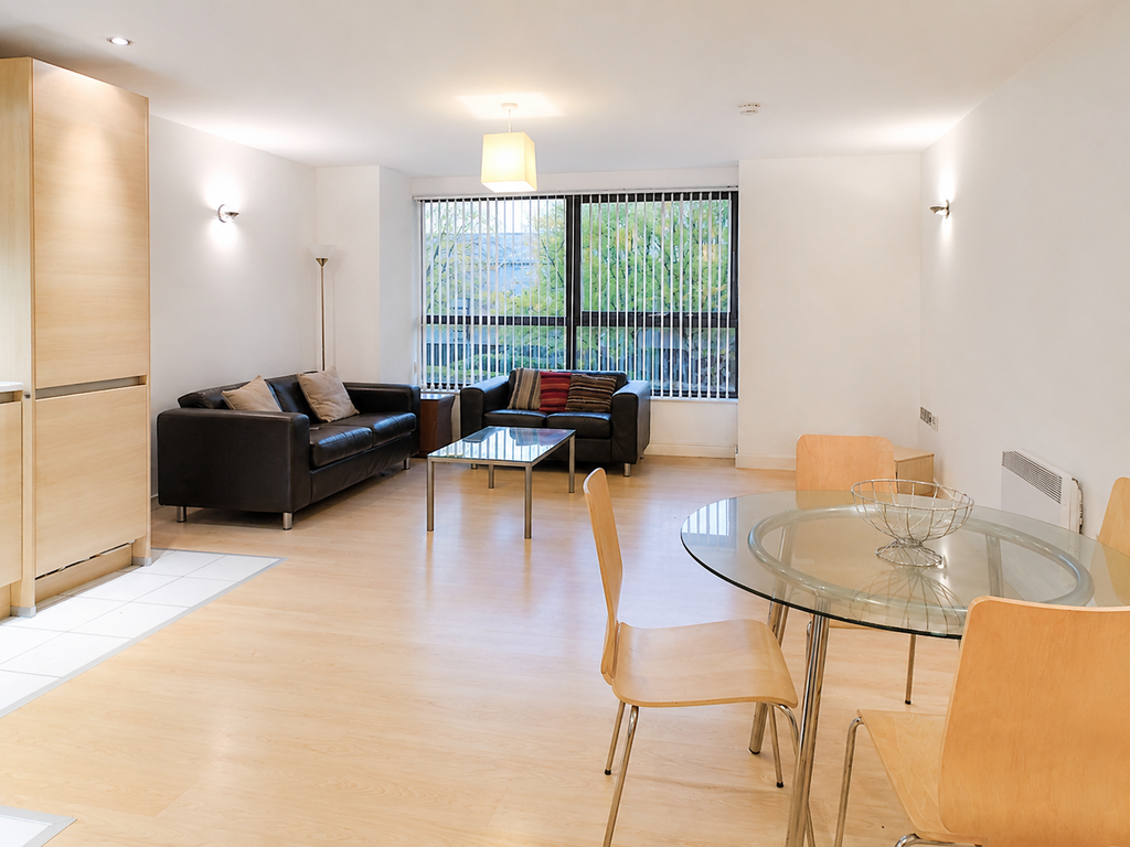 Property photo 1 of 5 Modern 2-Bed, 2-Bath Apartment In Exclusive Tempus Tower, Manchester City Centre