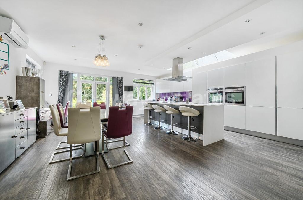 Property photo 2 of 16 5801E74F-3Cfc-4942-9443-578B2A836A6E.Jpg