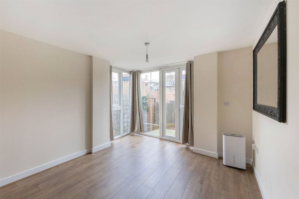 Property photo 3 of 21 Picture No. 05