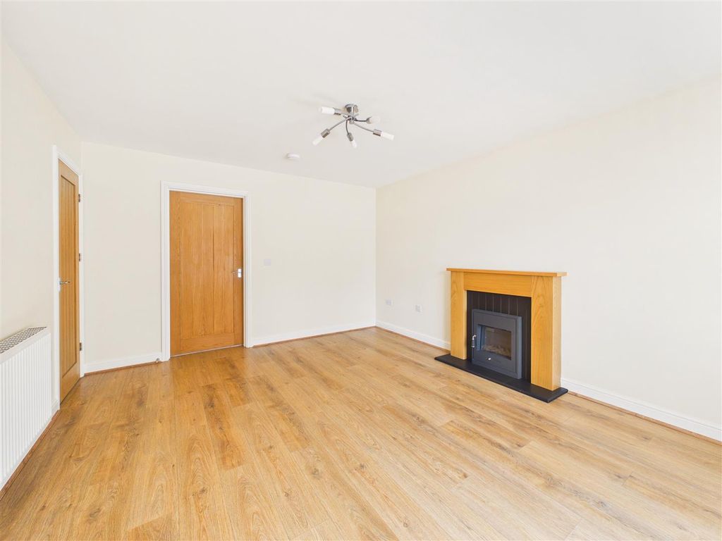 Property photo 3 of 14 Cam05451G0-Pr0147-Still014.Jpg