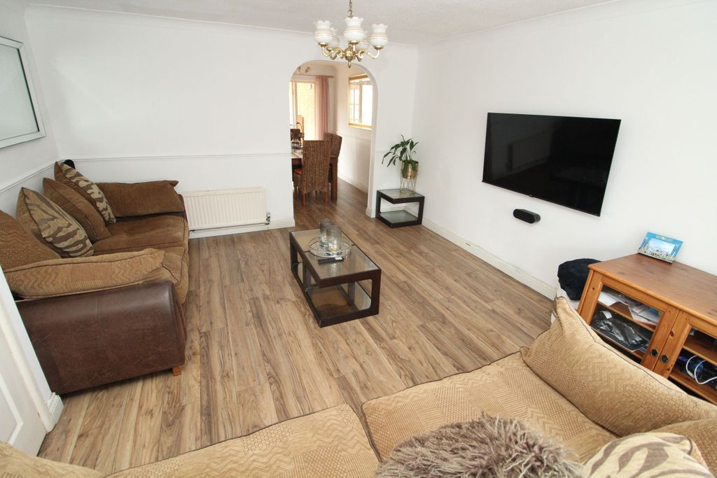 Property photo 2 of 25