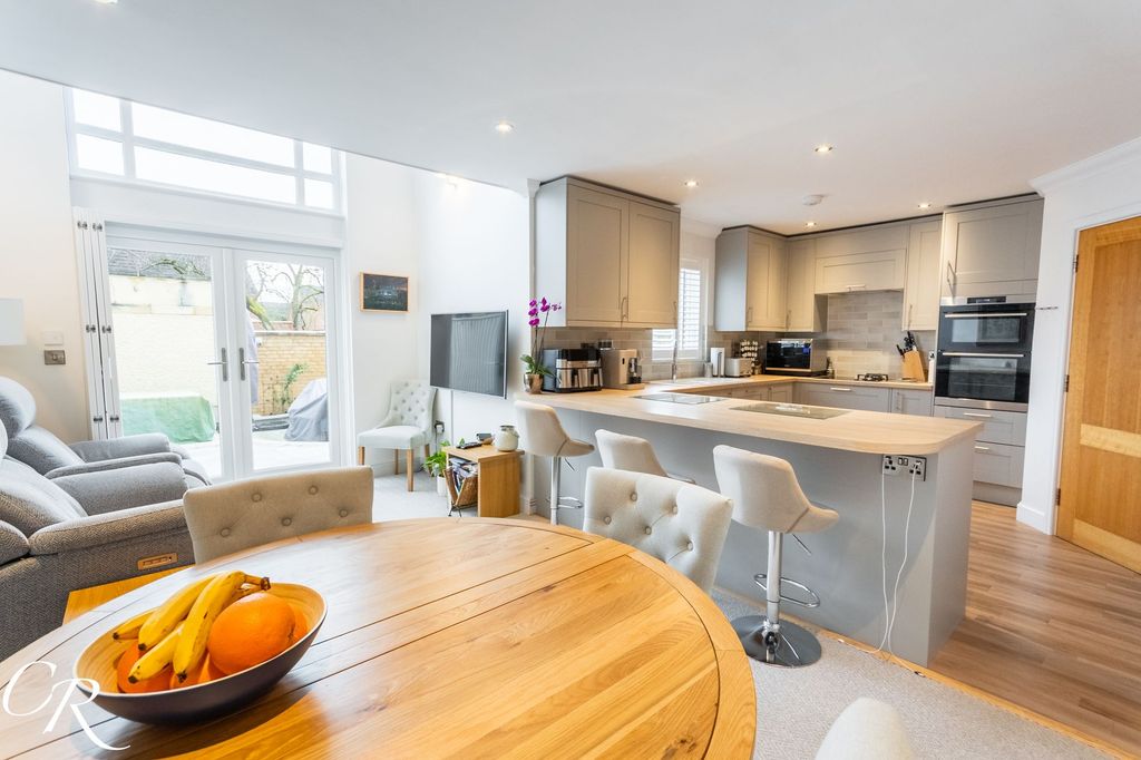 Property photo 2 of 21