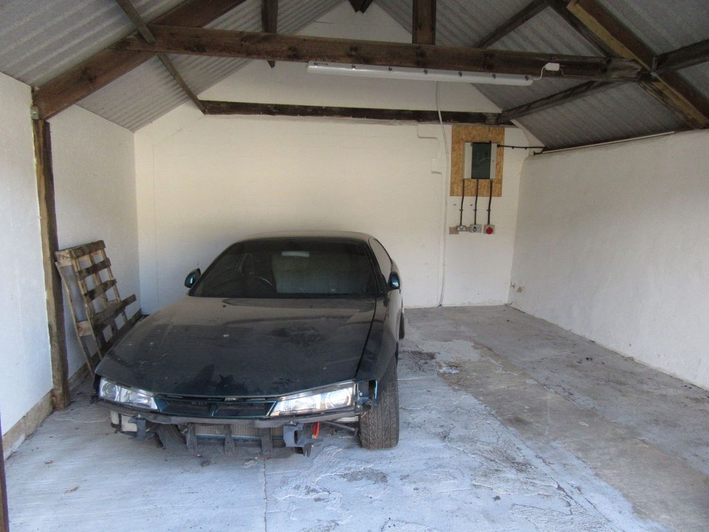 Property photo 3 of 4