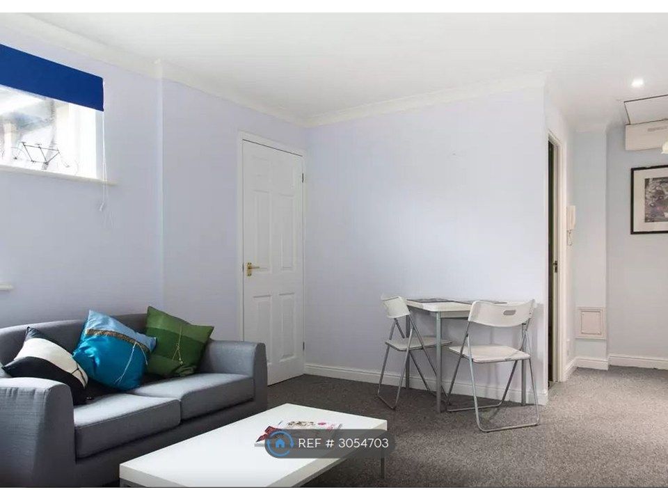 Property photo 2 of 9 Top Floor Flat - Peaceful