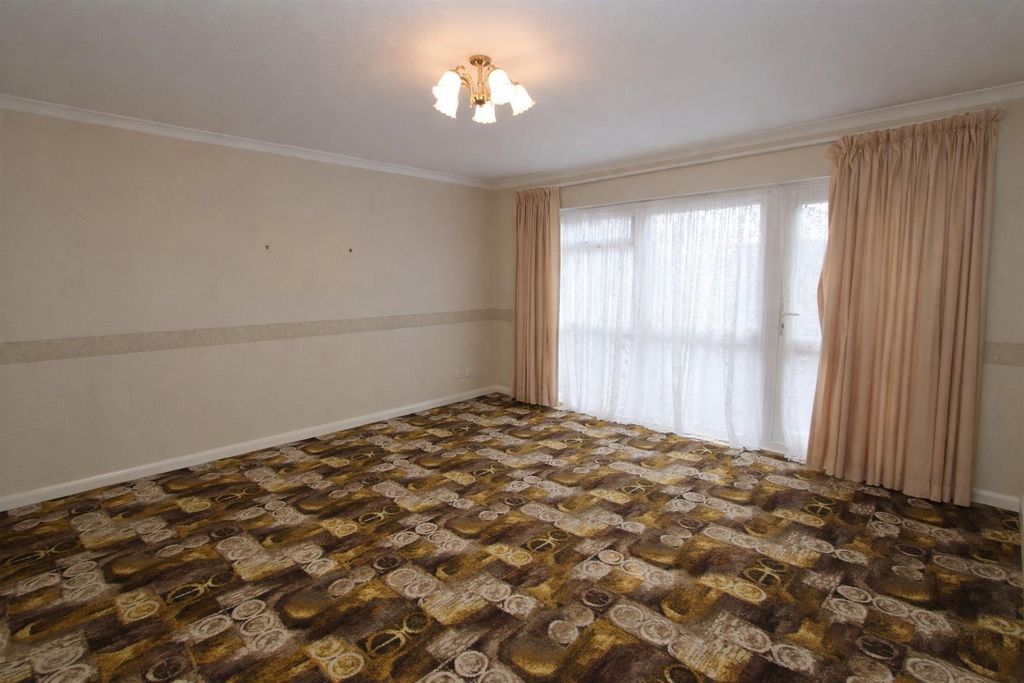 Property photo 2 of 15 Lounge.Jpg