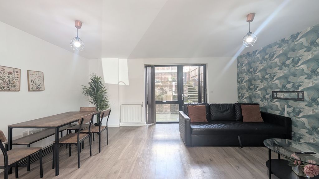 Property photo 2 of 17 Image