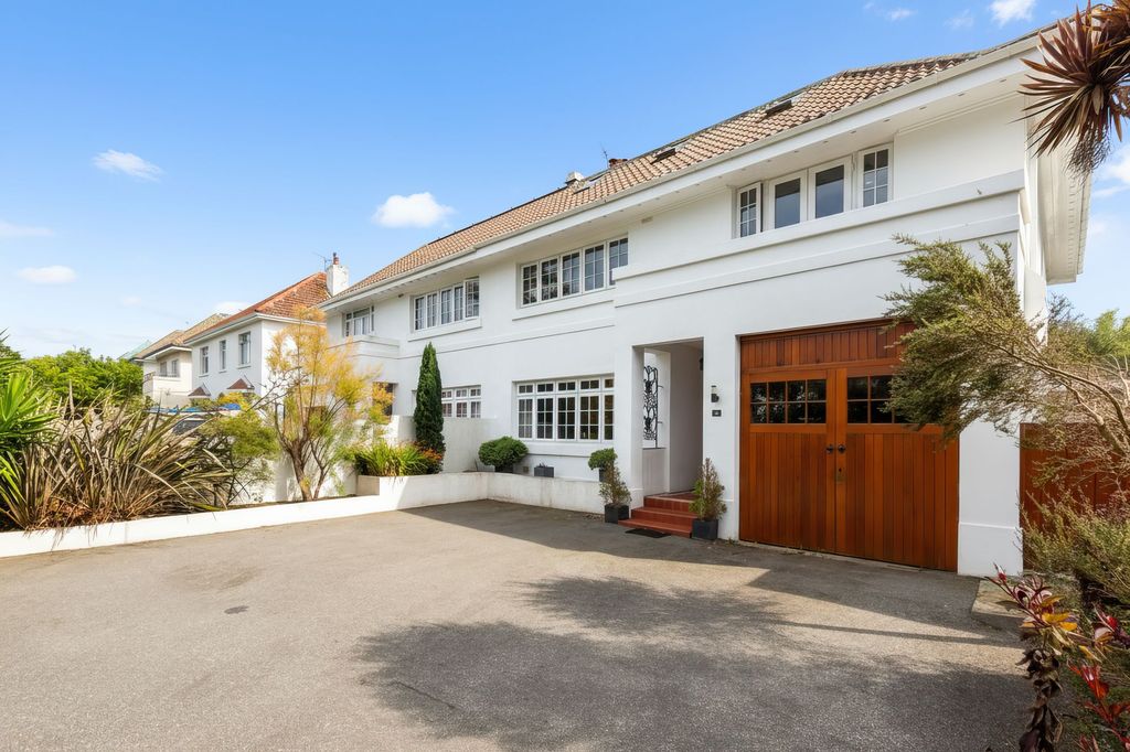 Property photo 1 of 42