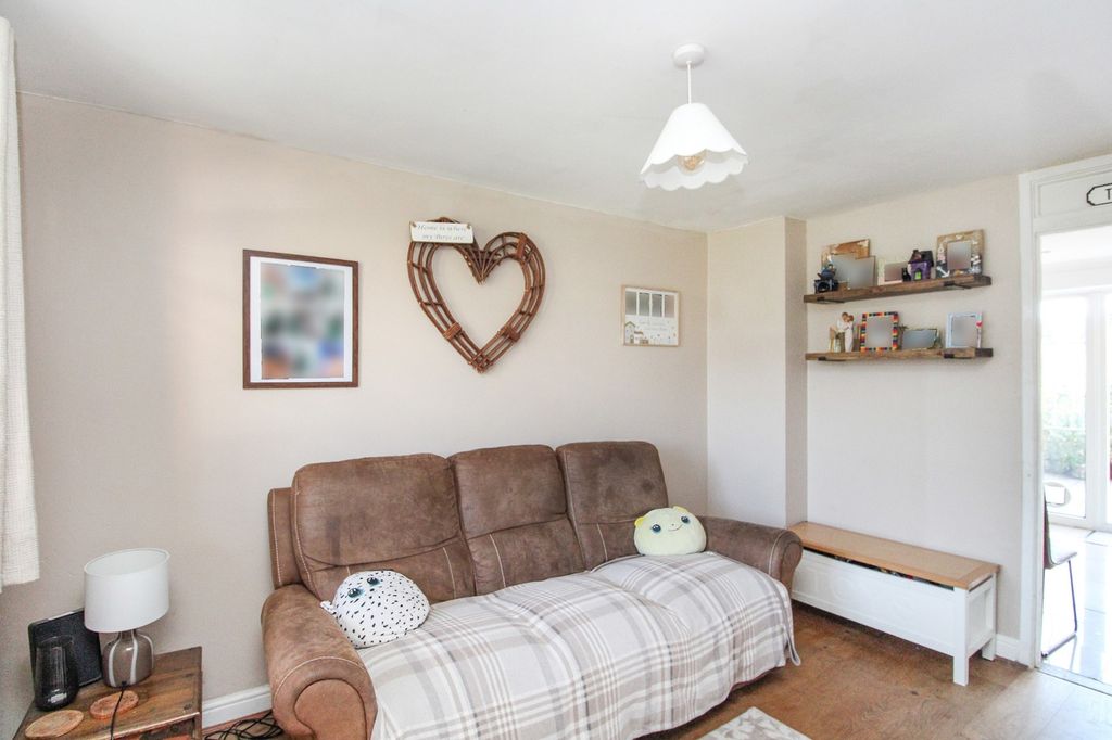 Property photo 3 of 14 Lounge