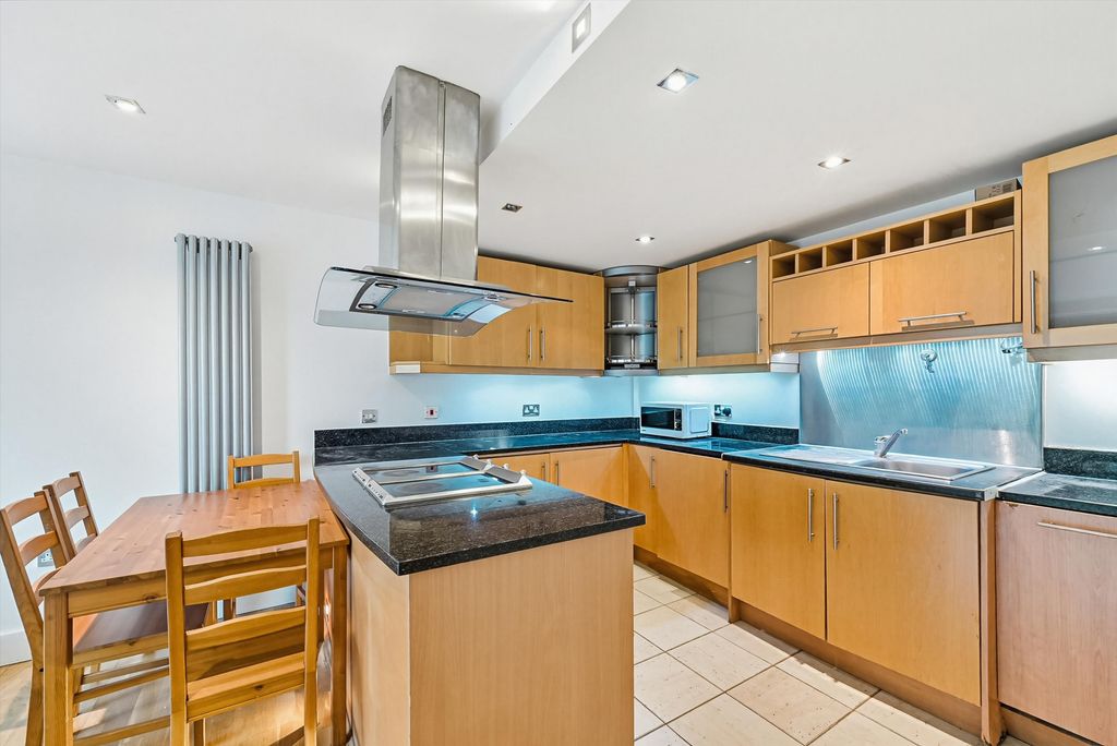 Property photo 2 of 17 Image