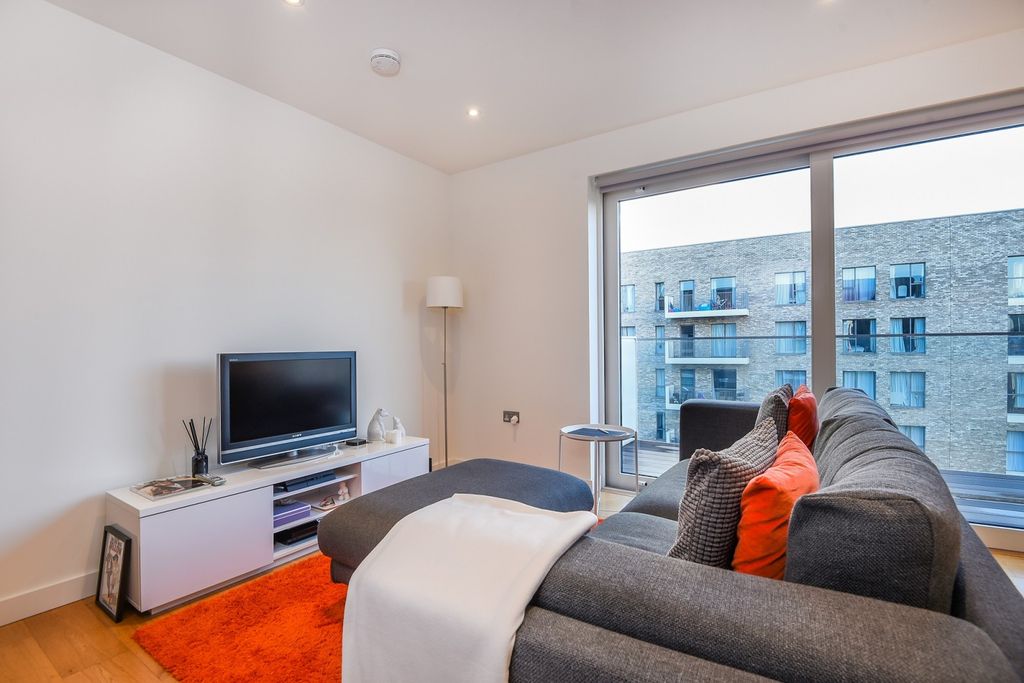 Property photo 3 of 11 Reception