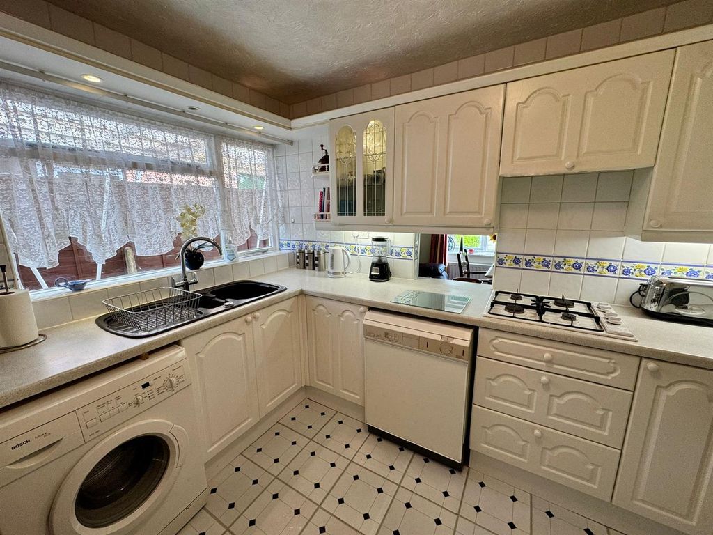 Property photo 2 of 20 Kitchen