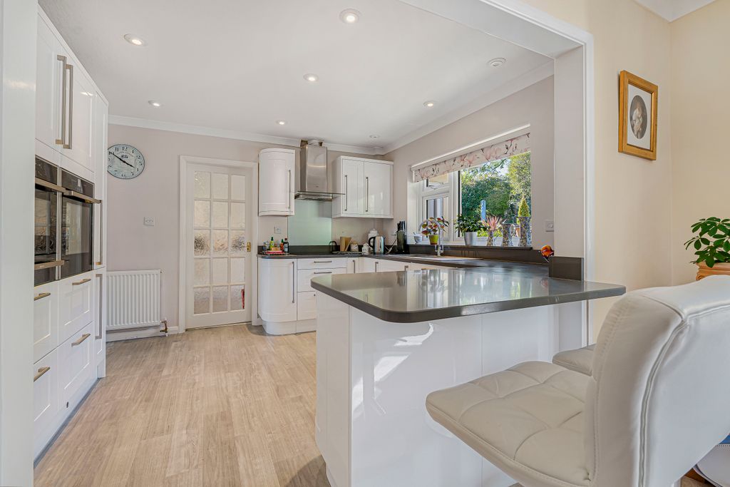 Property photo 2 of 26 Kitchen