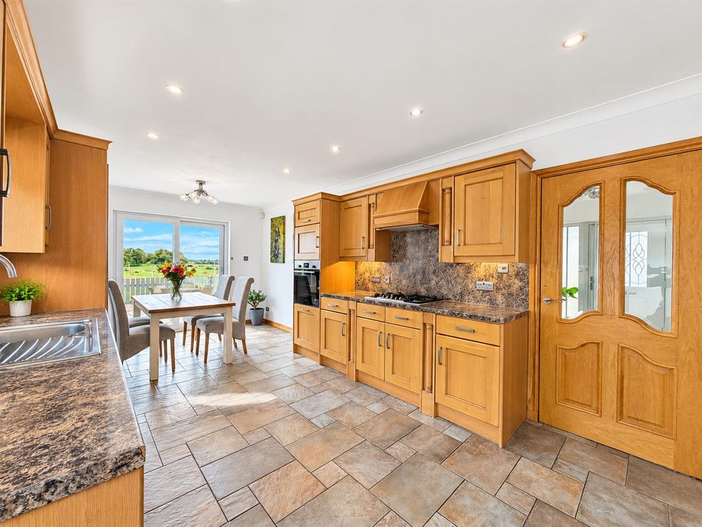 Property photo 3 of 34 Kitchen/Dine