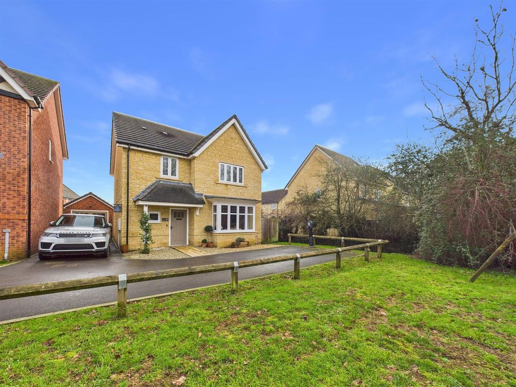 Property photo 1 of 18 Front