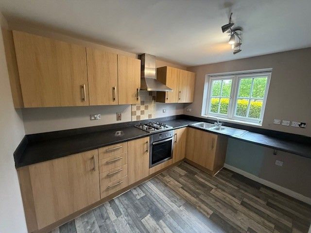 Property photo 2 of 10 Kitchen