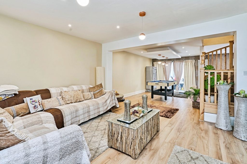 Property photo 3 of 29 Pbox-Img.Jpg