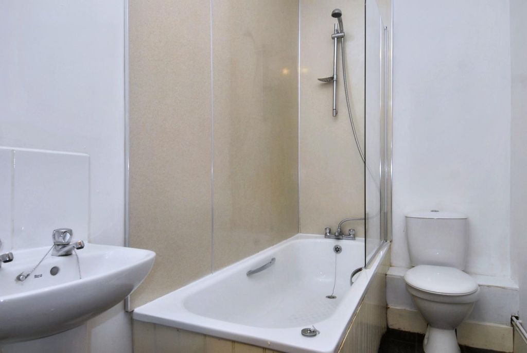 Property photo 2 of 4 7Seatonavef1002.Jpeg