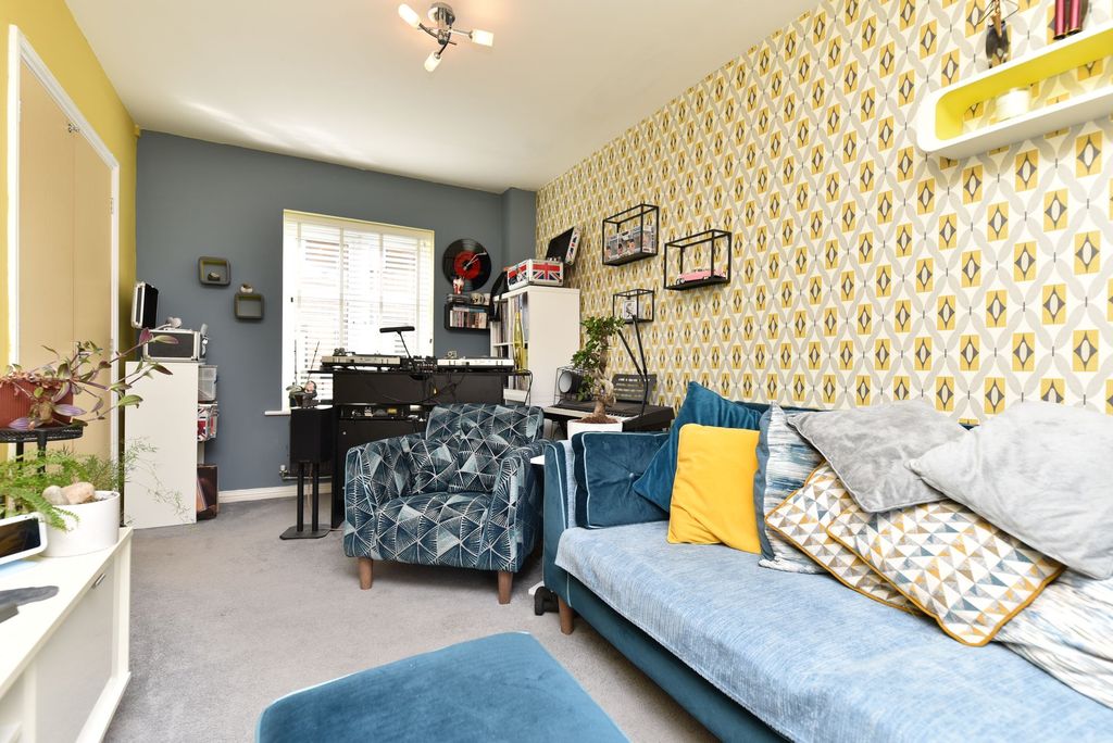 Property photo 3 of 18