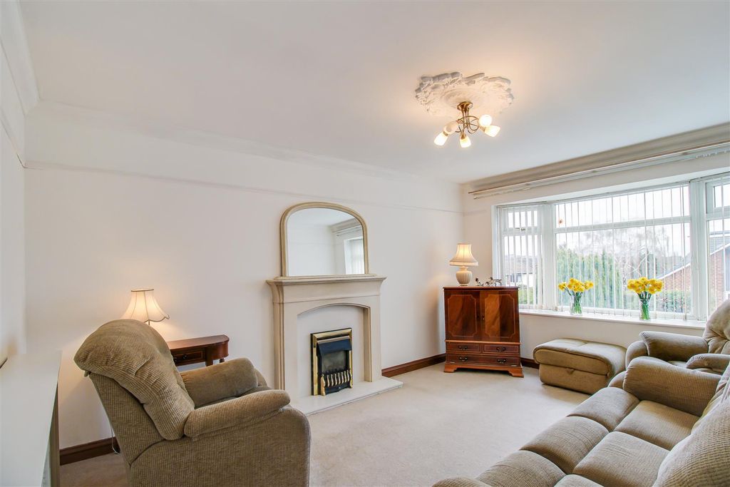 Property photo 3 of 12 Lounge