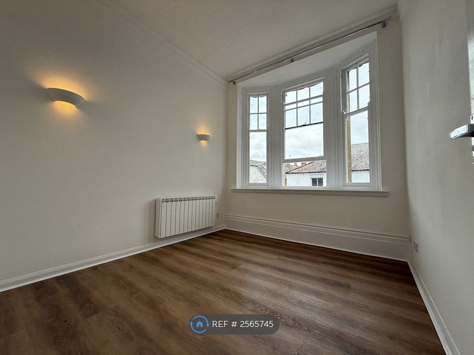 Property photo 2 of 27